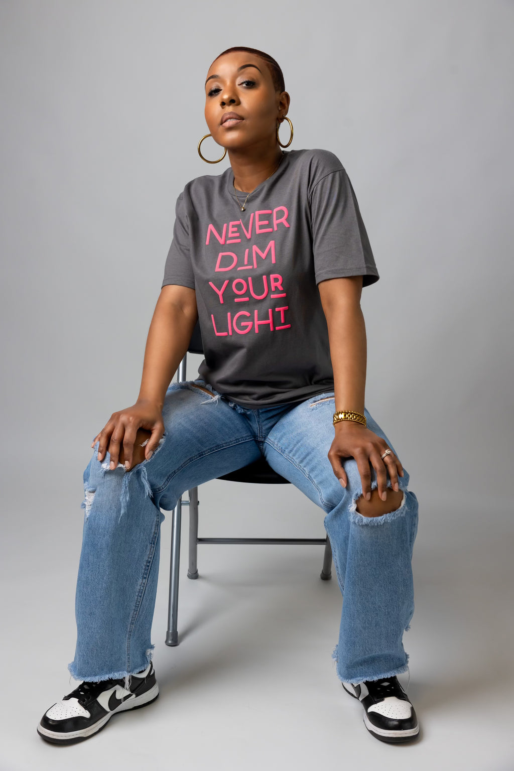 Never Dim Your Light Graphic T-shirt (gray)